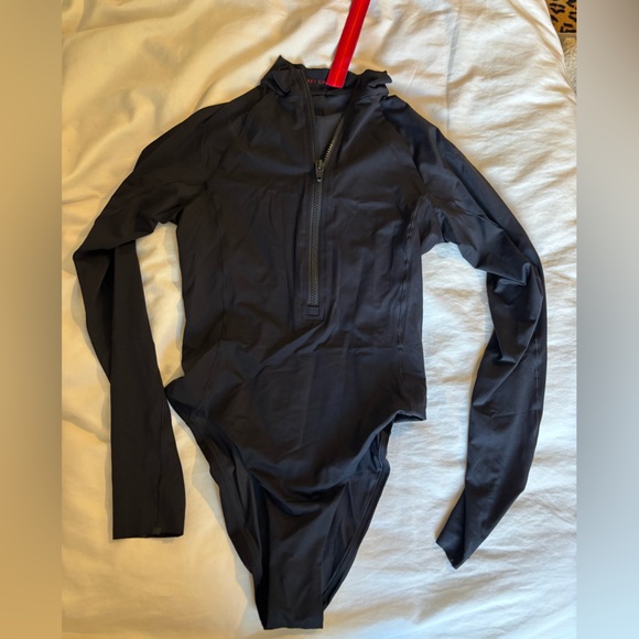 Left On Friday Rays Suit - Picture 8 of 9